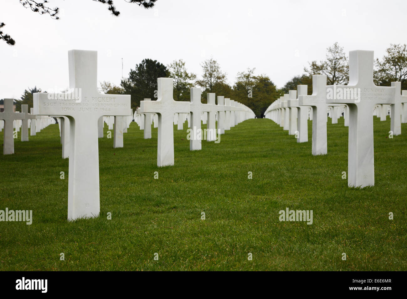 White crosses and graves at The Normandy American Cemetery and Memorial at Omaha Beach, Normandy, France, near Bayeux. Stock Photo