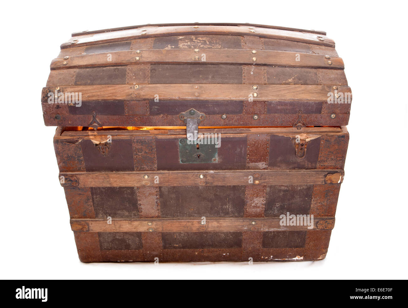 Pirates treasure chest studio cutout Stock Photo - Alamy