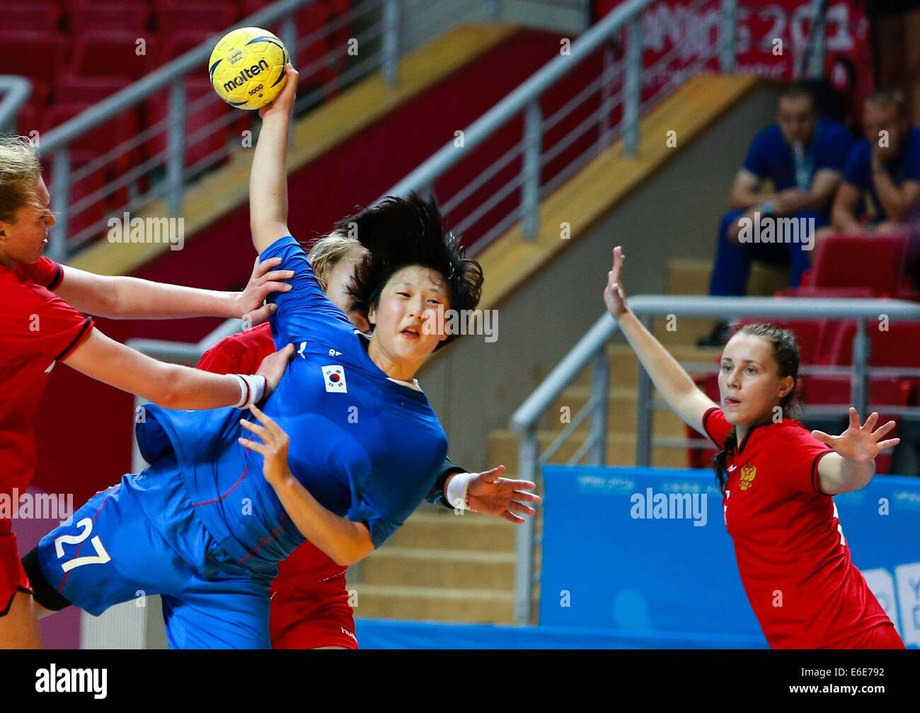 Handball Match Women High Resolution Stock Photography And Images Alamy