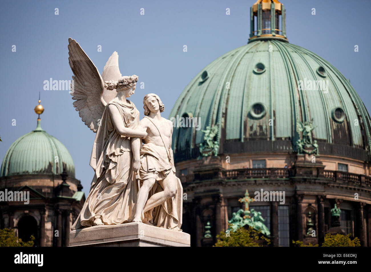marble statues of the Schloßbrücke / Palace Bridge and the Berlin