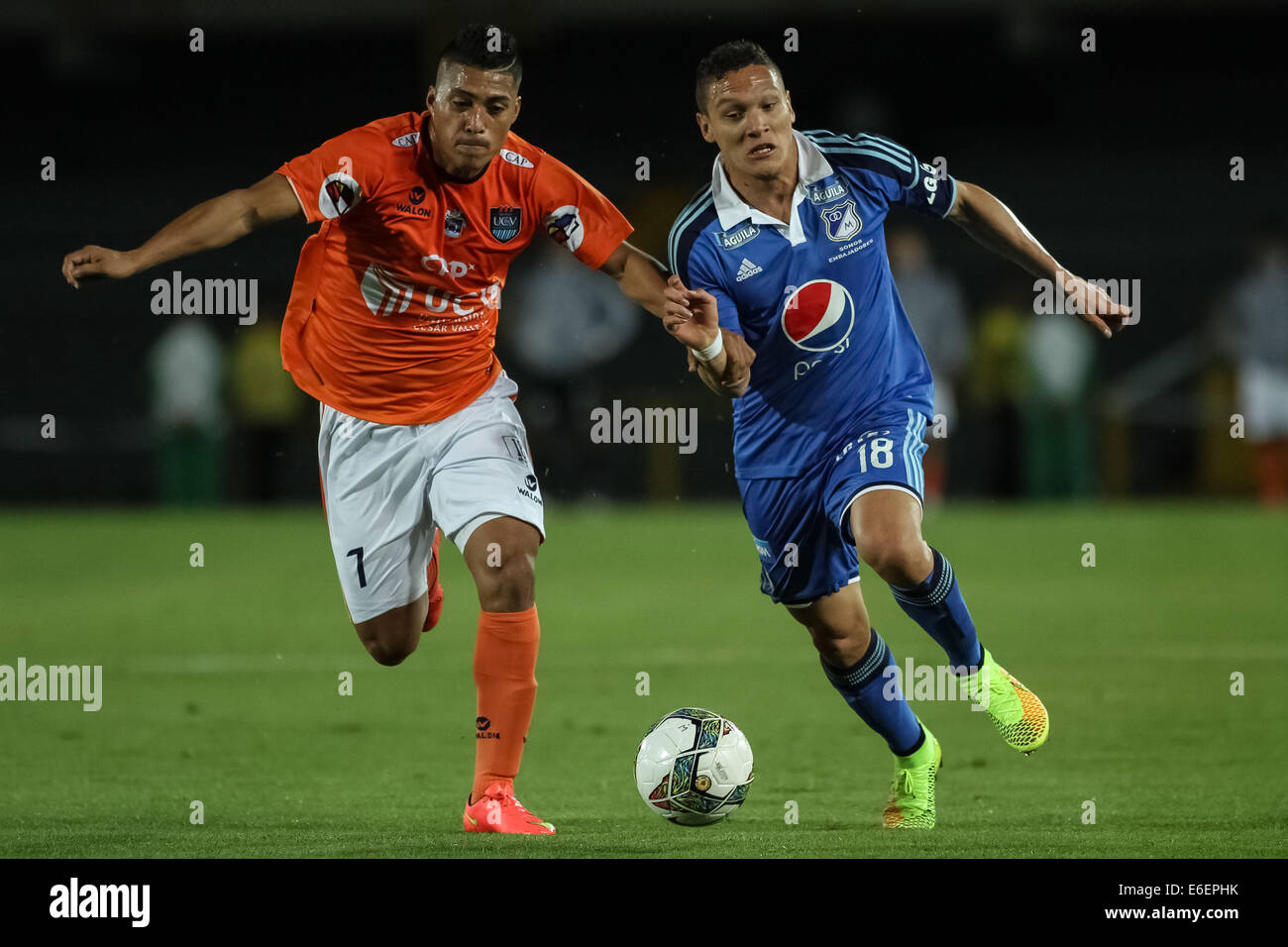Bogota, Colombia. 21st Aug, 2014. Javier Reina (R) of Millonarios of Colombia vies for the ball with Daniel Chavez (L), of Cesar Vallejo of Peru, during their match of the South American Cup, in Bogota, capital of Colombia, on Aug. 21, 2014. Credit:  Jhon Paz/Xinhua/Alamy Live News Stock Photo