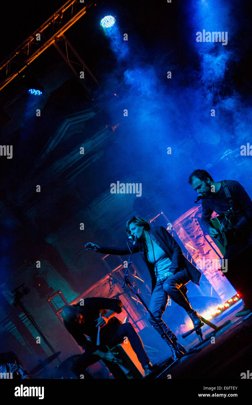 Cumiana, Italy. 21st Aug, 2014. The Italian singer, Irene Grandi perfoms acoustic concert at Zoom. Credit:  Elena Aquila/Pacific Press/Alamy Live News Stock Photo