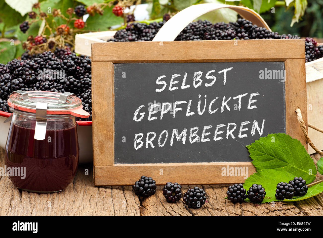 Slate blackboard with the Germans words Selbst gepflueckte Brombeeren
