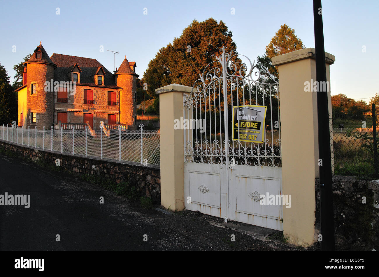 French chateaux hires stock photography and images Alamy