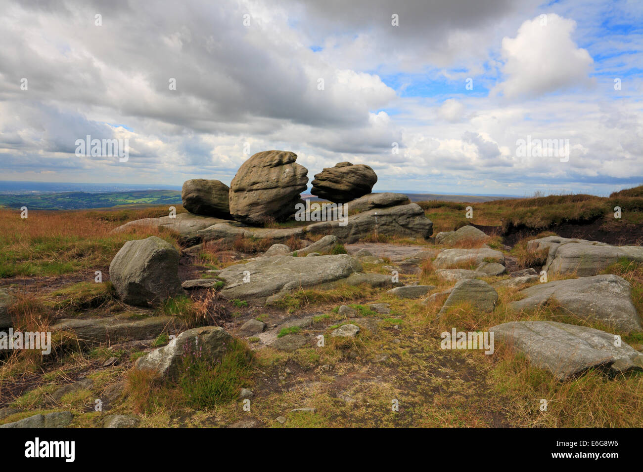 Wain Stones or Kissing Stones rock formations on Bleaklow, Pennine Way ...