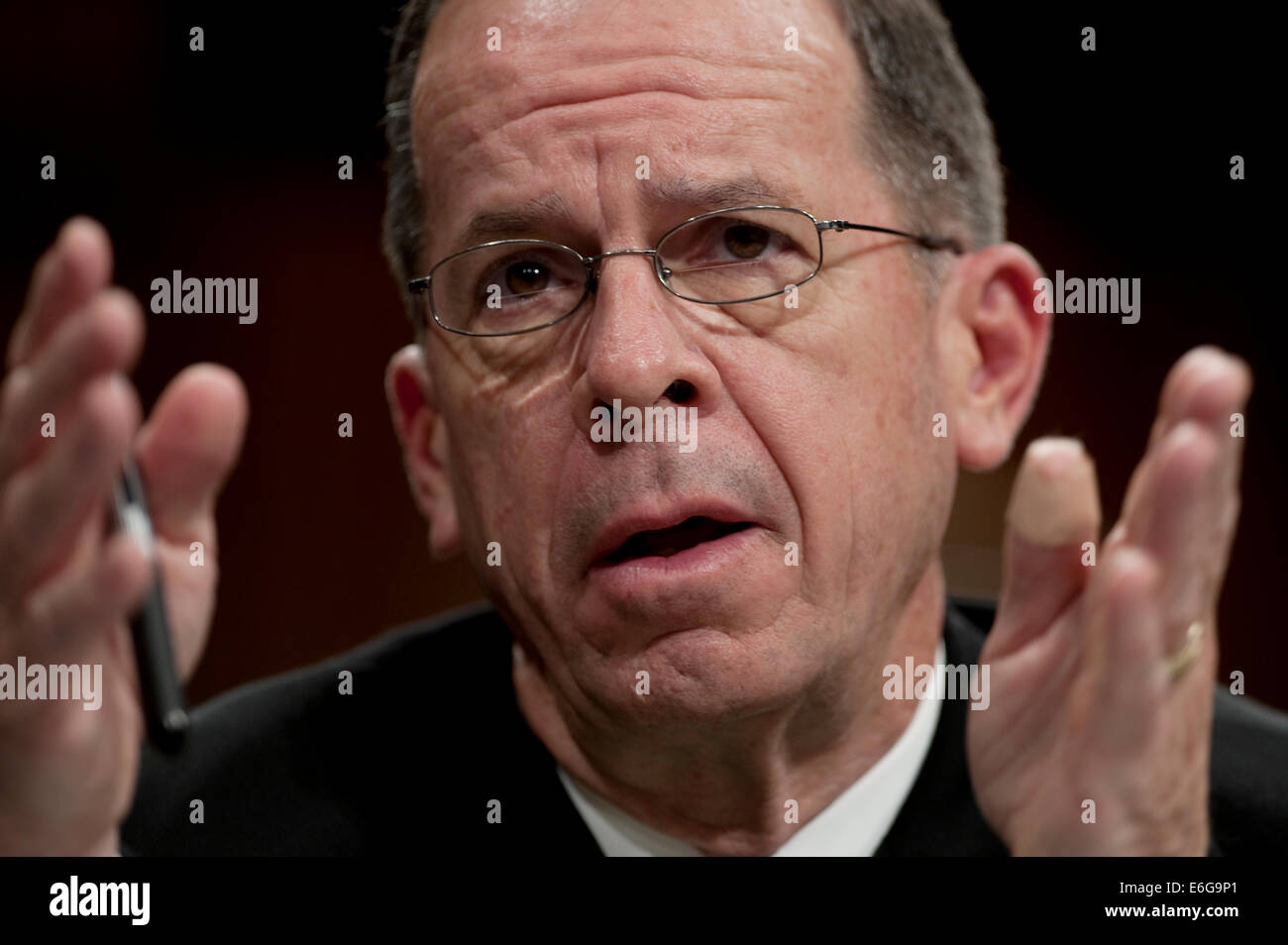 US Chairman of the Joint Chiefs of Staff Adm. Mike Mullen testifies before the Senate Foreign Relations Committee on the troop surge sending an additional 30,000 troops to Afghanistan in the Hart Senate Office Building December 3, 2009 in Washington, DC. Stock Photo