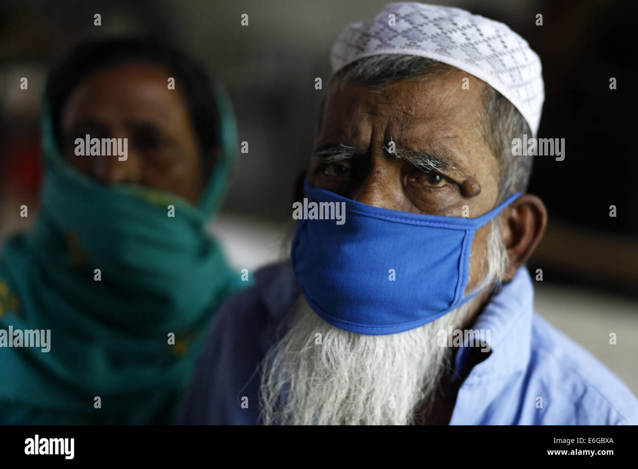 Dhaka, Bangladesh. 24th Mar, 2014. Aubl Hashem with his wife. Abul Hashemage of 80 affectd by TB & got admitted in TB hospital, DHaka.Every year 9 million people gt sick with TB. © Zakir Hossain Chowdhury/ZUMA Wire/Alamy Live News Stock Photo