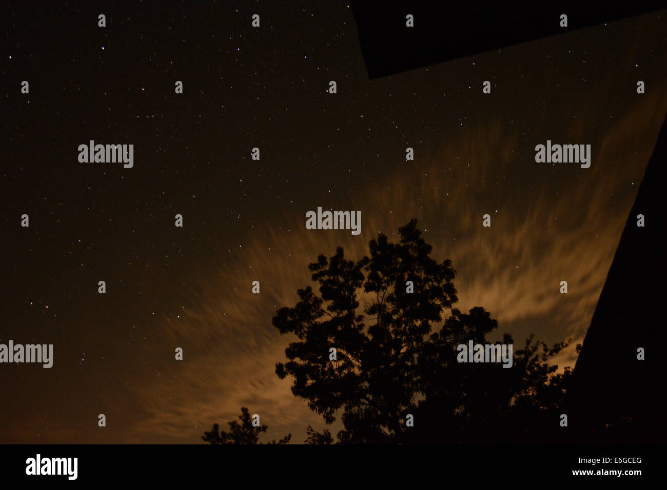 Clouds night sky stars tree hi-res stock photography and images - Alamy
