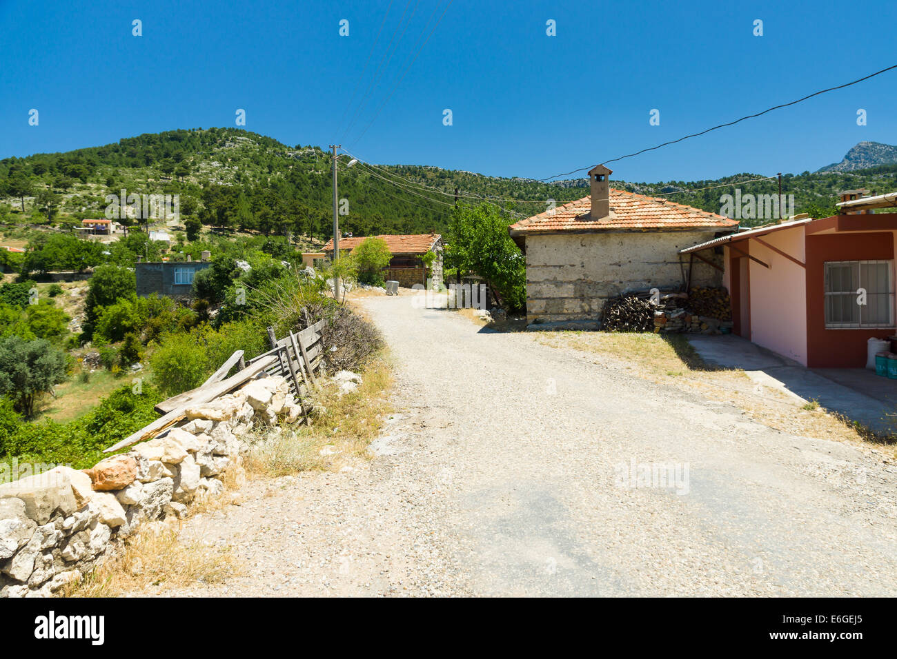 taurus-mountains-residential-houses-in-mountain-village-sirtkoy