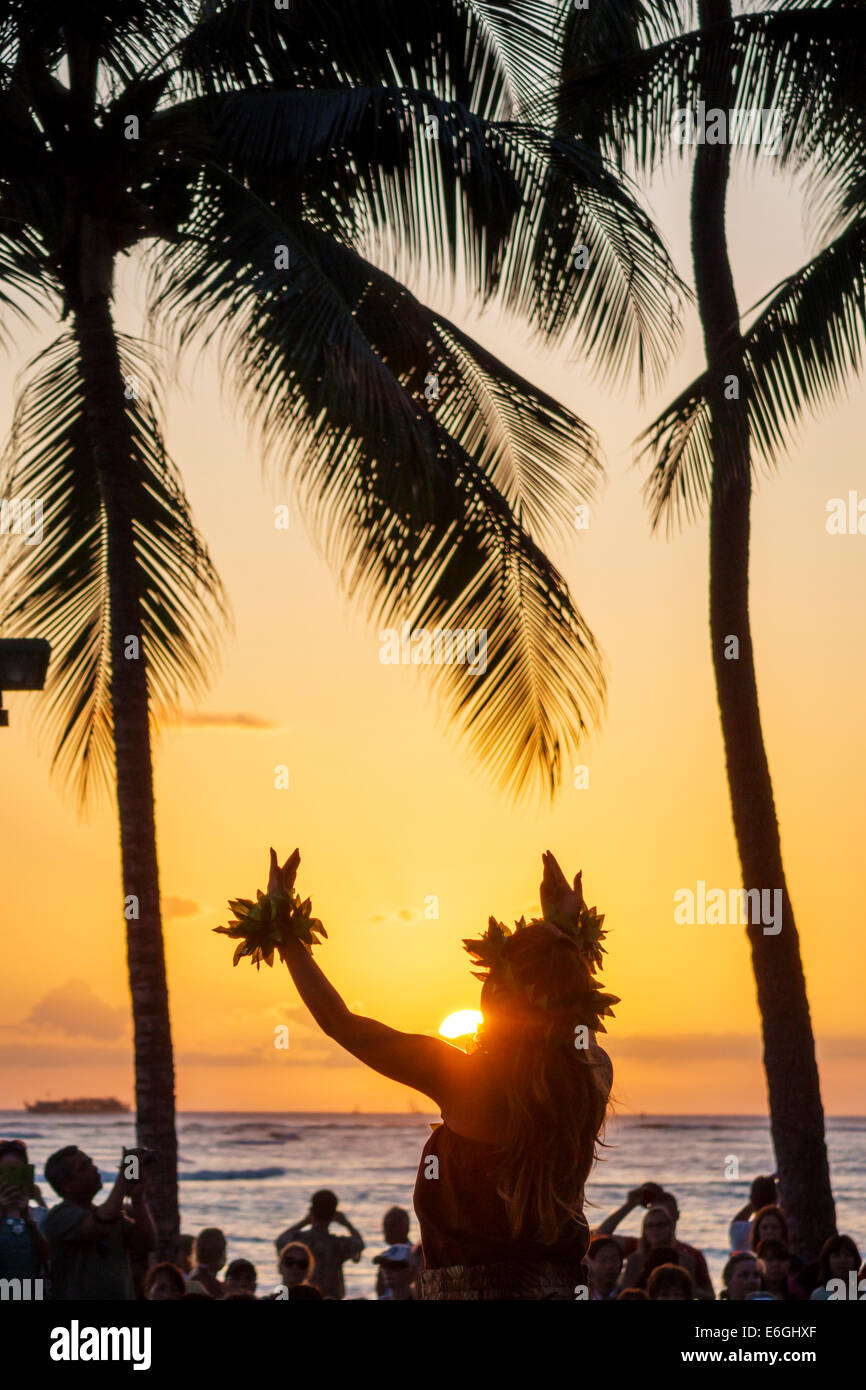 Hawaii,Hawaiian,Honolulu,Waikiki Beach,Kuhio Beach Park,Hyatt Regency Hula Show,free audience,Pacific Ocean,woman female women,dancer,palm trees,sunse Stock Photo