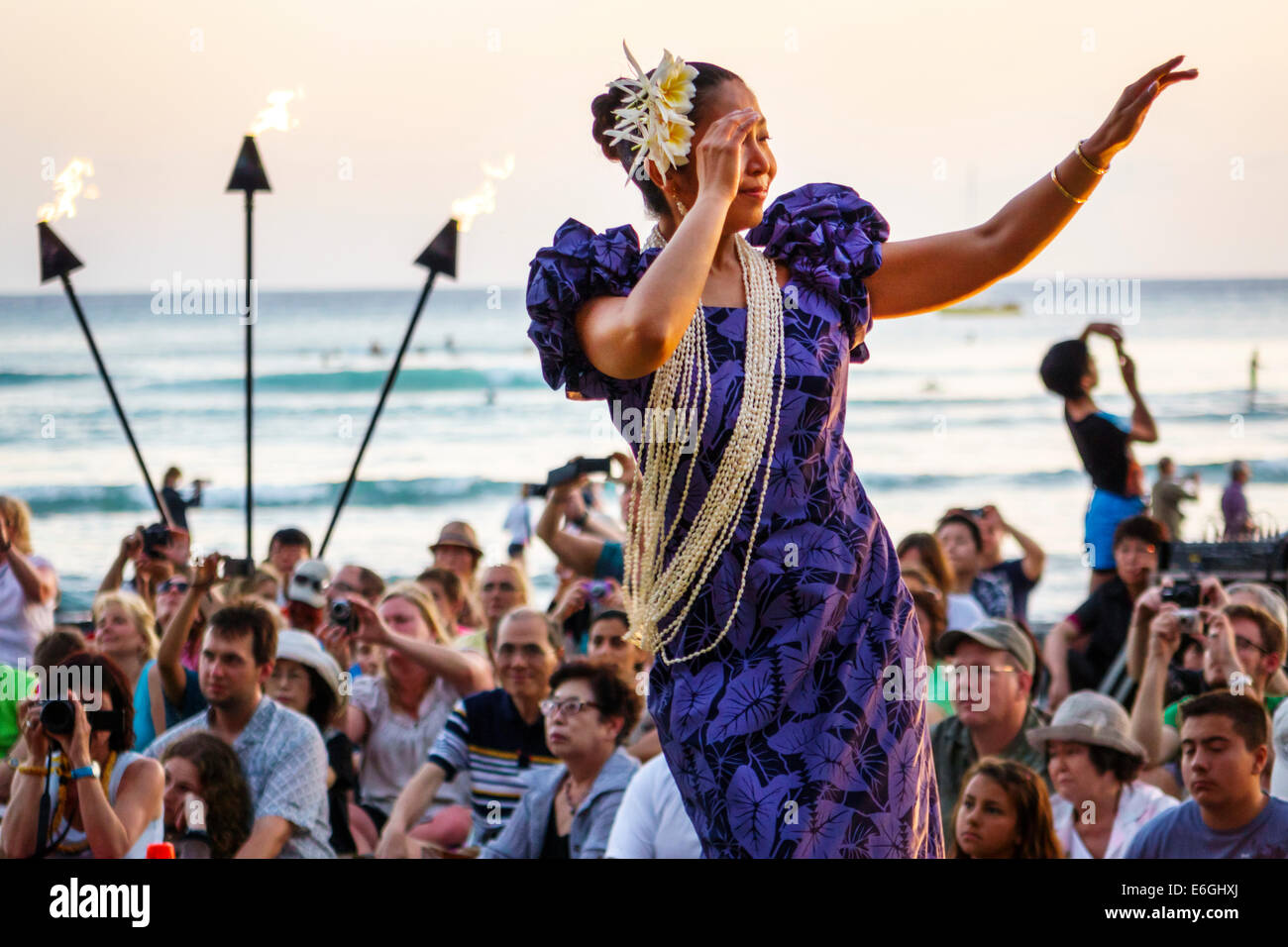 Hawaii,Hawaiian,Honolulu,Waikiki Beach,Kuhio Beach Park,Hyatt Regency Hula Show,free event,audience,watching,Pacific Ocean water,adult adults woman wo Stock Photo