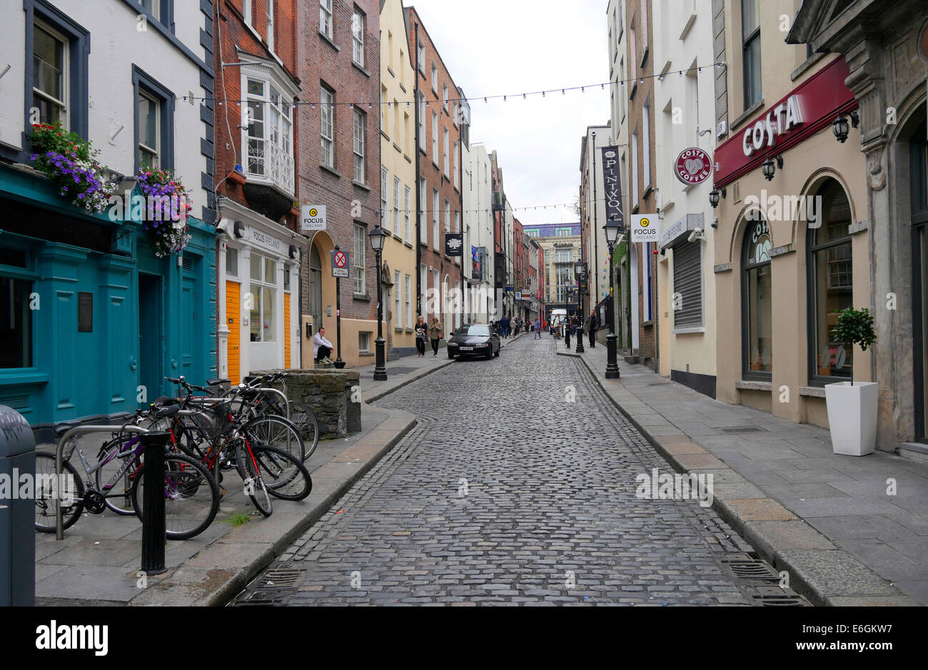 Temple Bar cobbled street Dublin Ireland Stock Photo