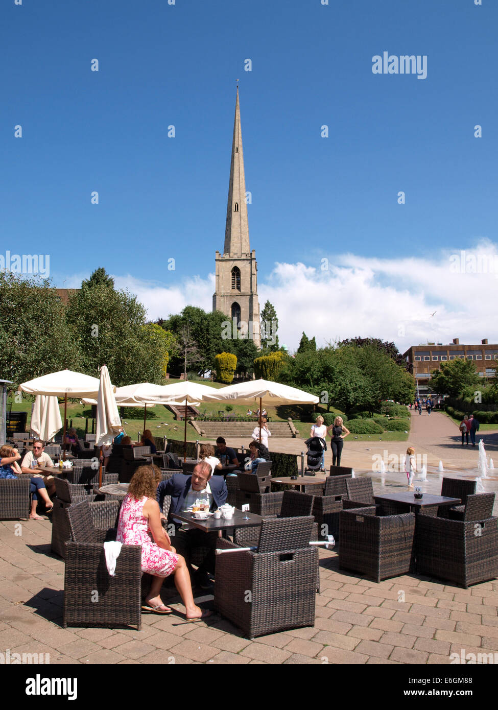 Outside seating at The Quay Restaurant by the The Glover's Needle (or St Andrews Spire), Worcester, UK Stock Photo