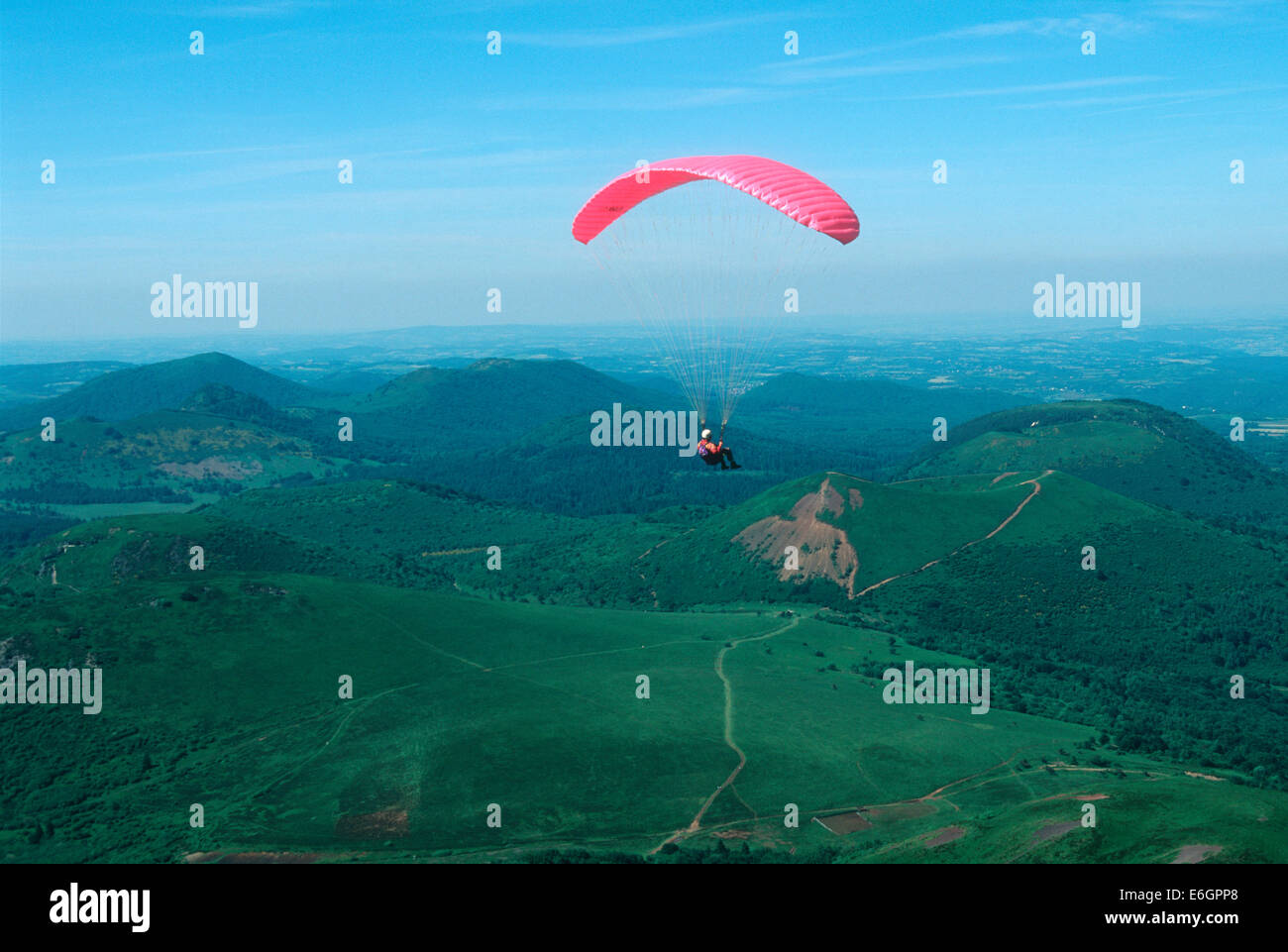 Regional Natural Park of the Auvergne volcanoes. Experience hang ...