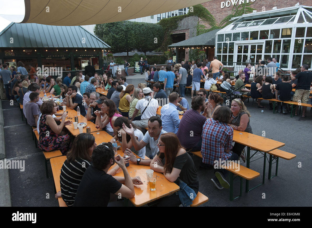 Ann Arbor Mi Usa 22nd Aug 2014 Customers Enjoy Bill S Beer