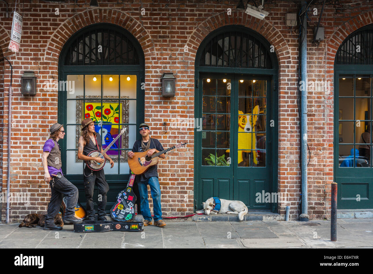 Street performers playing music on sidewalk in the French Quarter of New Orleans, Louisiana Stock Photo