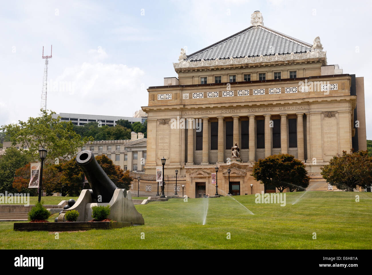Soldiers and Sailors Memorial Hall and Museum in Pittsburgh, Pennsylvania honors all branches of military veterans & personnel. Stock Photo