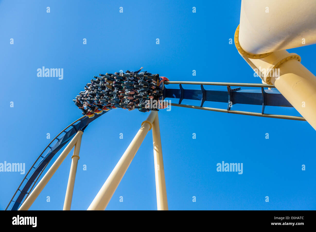 Busch Gardens Africa » Montu » montu-turn1.jpg