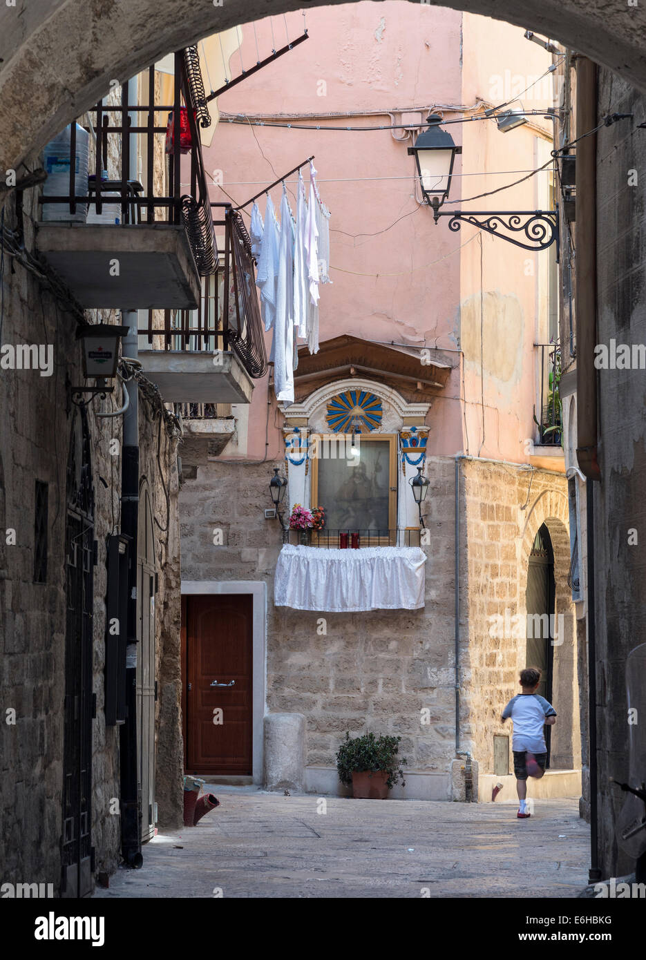 A  backstreet in Barivecchia, Bari old town, Puglia, Southern Italy. Stock Photo