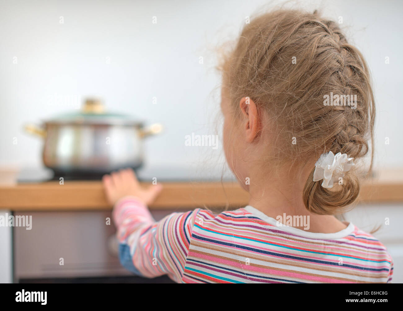 Burn hand stove hires stock photography and images Alamy