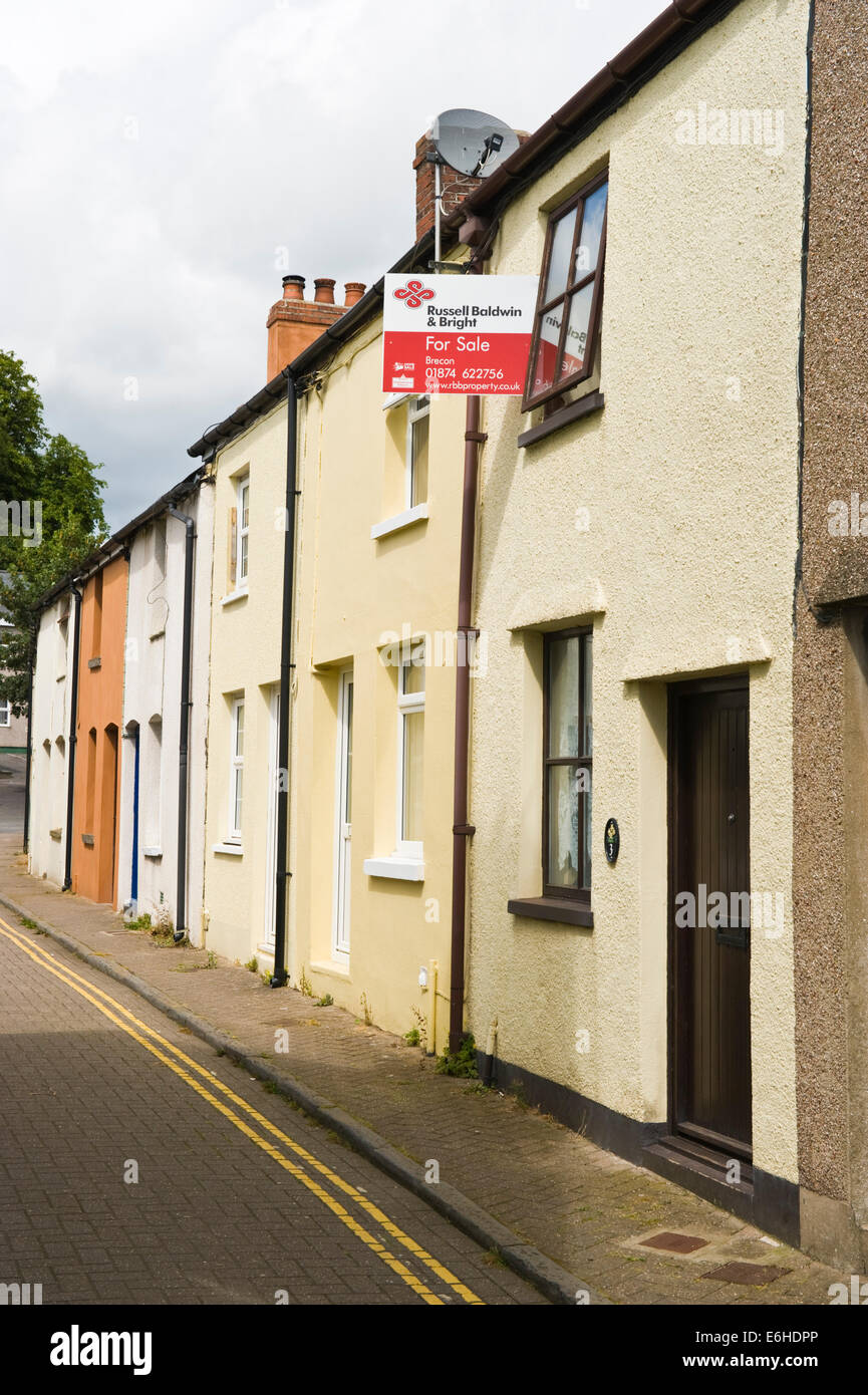Row of houses for sale hires stock photography and images Alamy