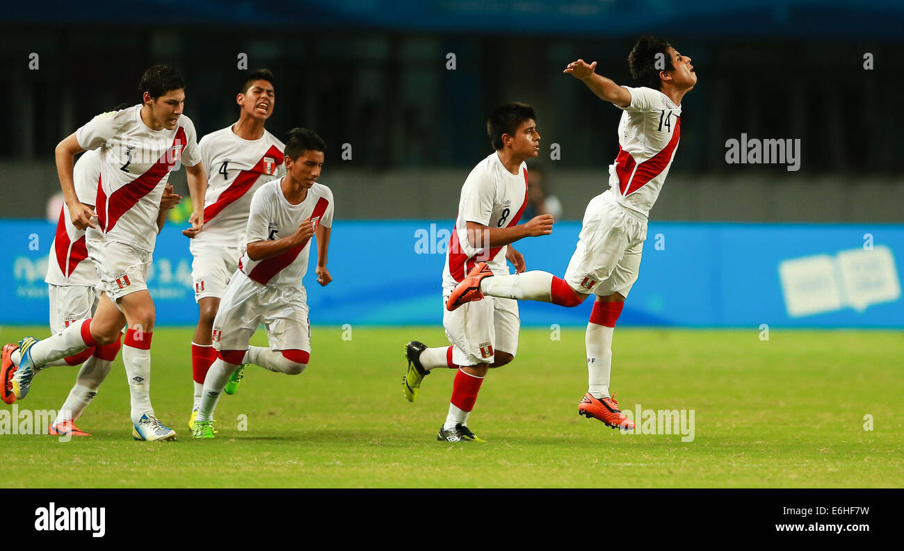 Nanjing, China's Jiangsu Province. 24th Aug, 2014. Players of Peru celebrate a goal during the Men Semi-Final - Match of football against Cape Verde at Nanjing 2014 Youth Olympic Games in Nanjing, east China's Jiangsu Province, Aug. 24, 2014. Peru won the match. © Chen Yichen/Xinhua/Alamy Live News Stock Photo