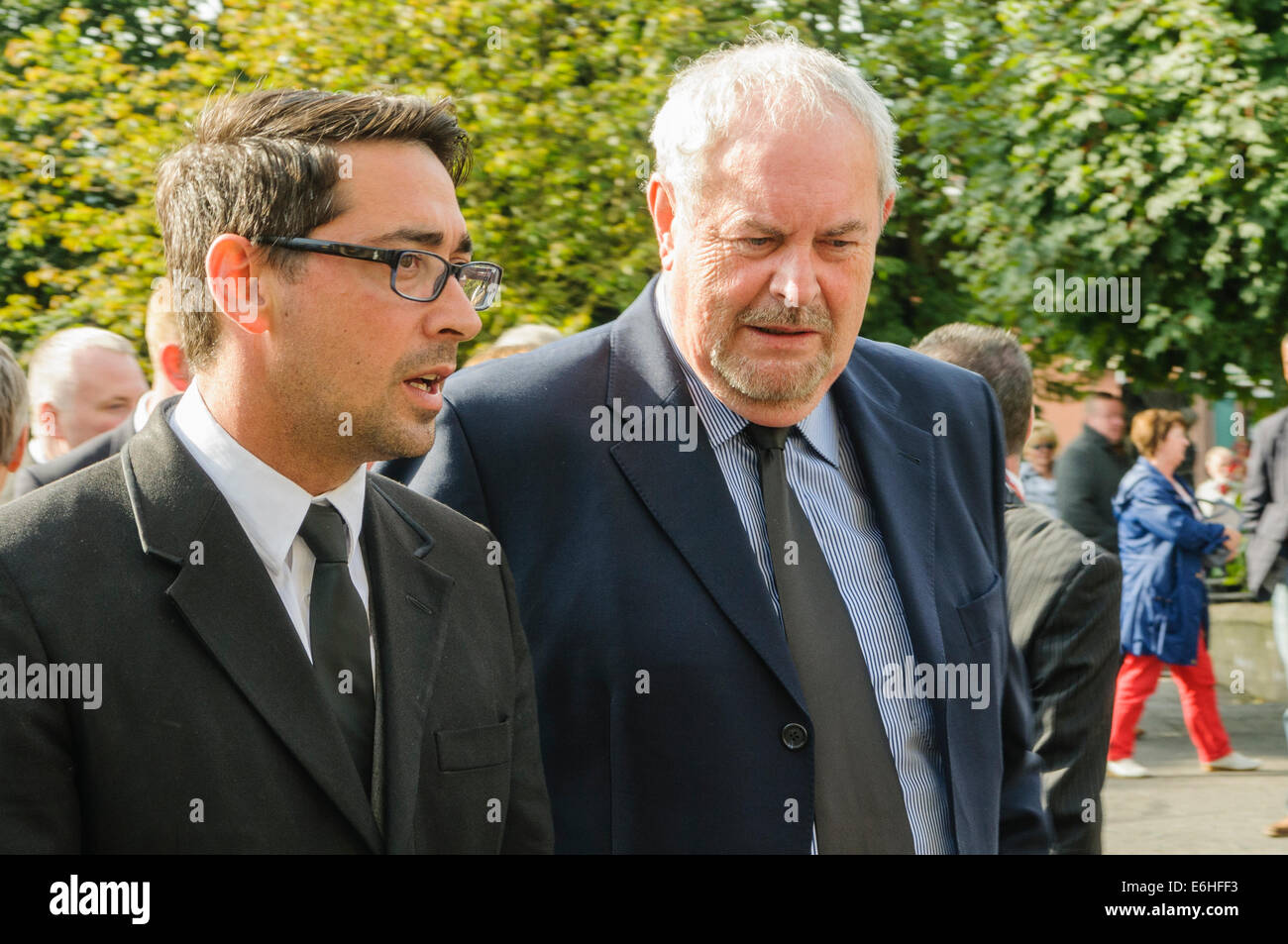 Londonderry, Northern Ireland. 24 August 2014 - Presenters Colin Murray and Gerry Kelly attend the funeral of Northern Ireland broadcaster Gerry Anderson Credit:  Stephen Barnes/Alamy Live News Stock Photo