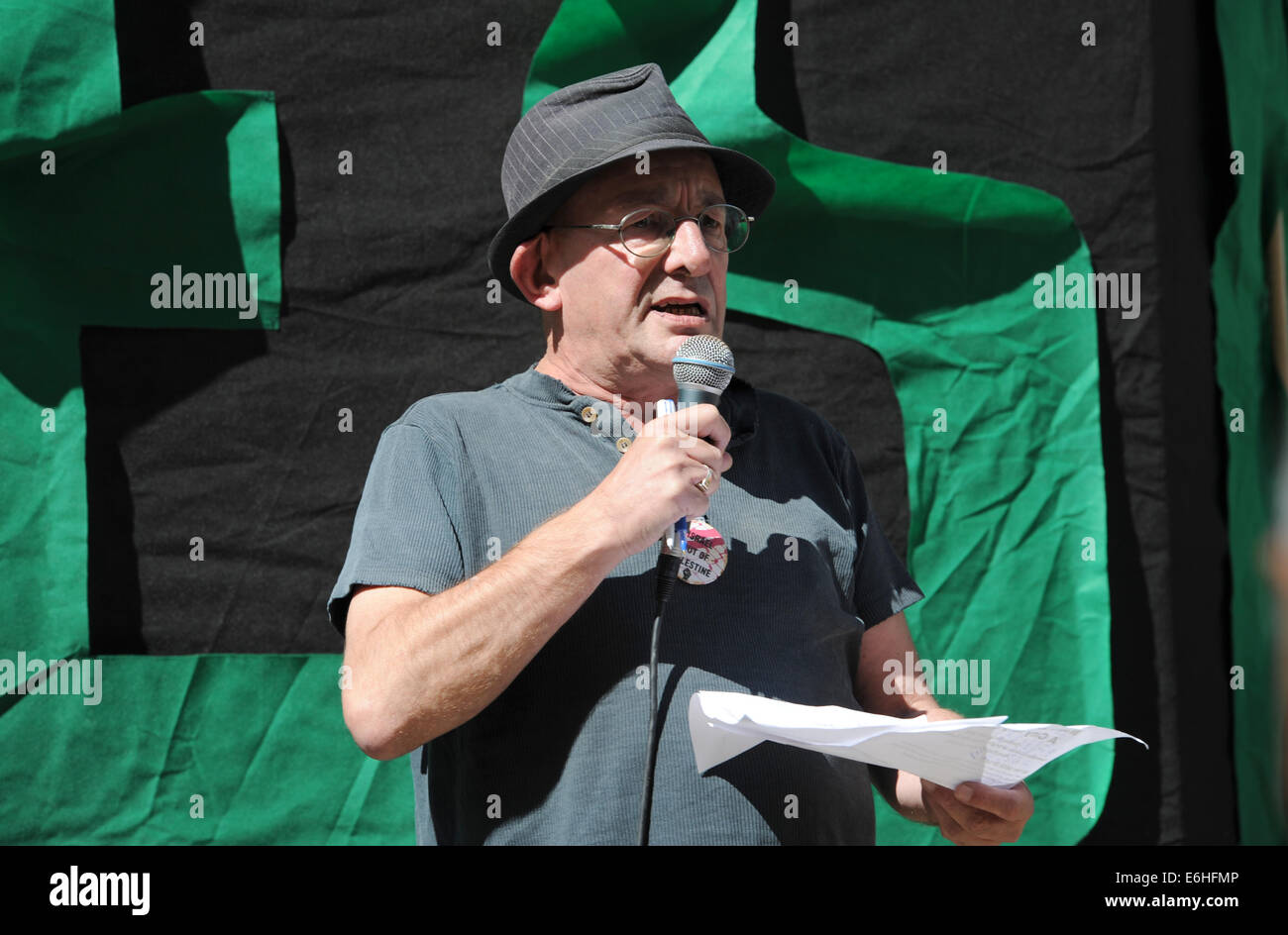 Brighton Sussex UK 24 August 2014 - Mike Waterman speaks as Pro Palestinian supporters take part in the Rally for Gaza event in Brighton city centre today Organised by Brighton and Hove Palestine Solidarity Campaign hundreds of campaigners met up at Brighton Town Hall before marching to Hove Photograph taken by Simon Dack/Alamy Live News Stock Photo