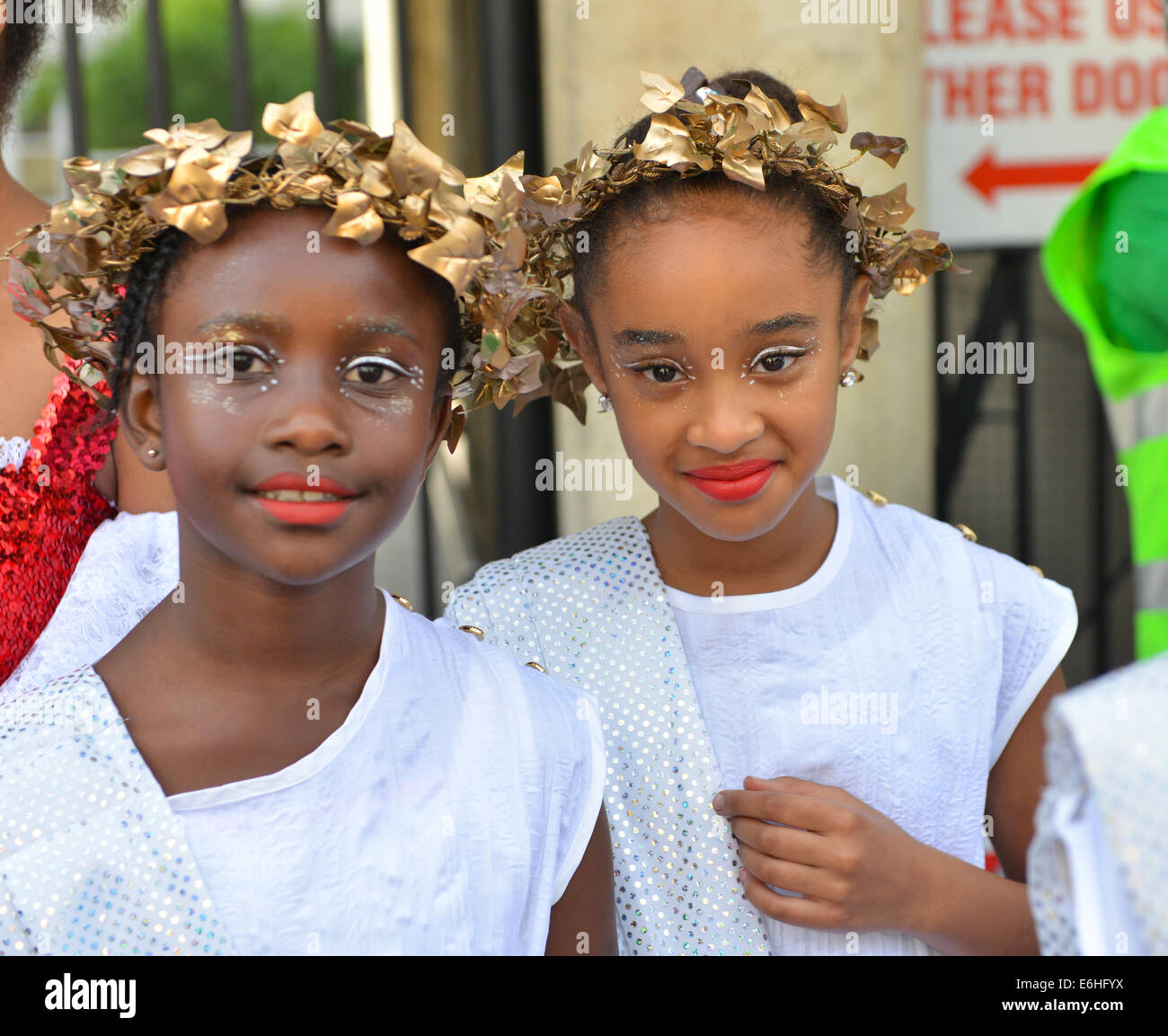 Caribbean girls dancing in notting hi-res stock photography and images ...