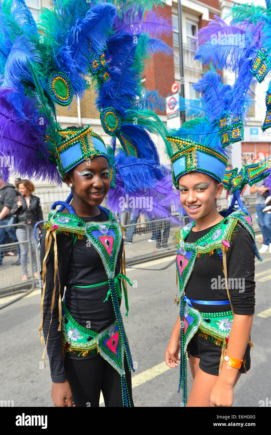 Caribbean girls dancing in notting hi-res stock photography and images ...