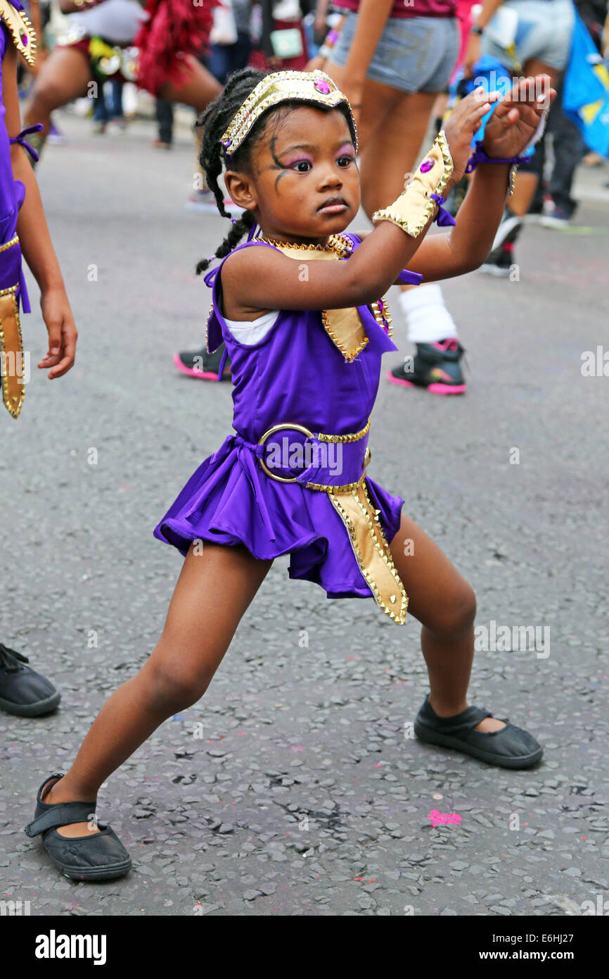 Girls dancing notting hill carnival hi-res stock photography and images ...