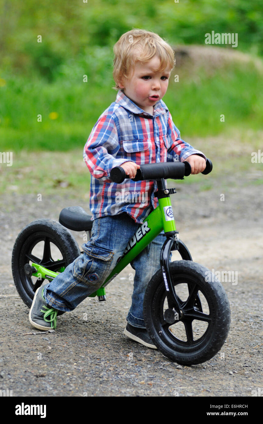 Avigo street boy balance bike 2025