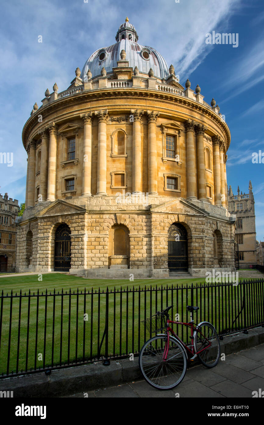 Early morning below the Radcliffe Camera, Oxford University, Oxfordshire, England Stock Photo
