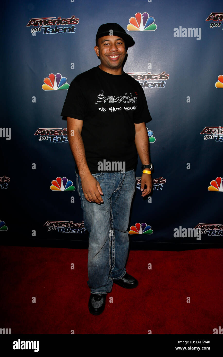 Magician Tomas 'Smoothini' de la Cruz attends the backstage post-show red carpet for NBC's 'America's Got Talent'. Stock Photo