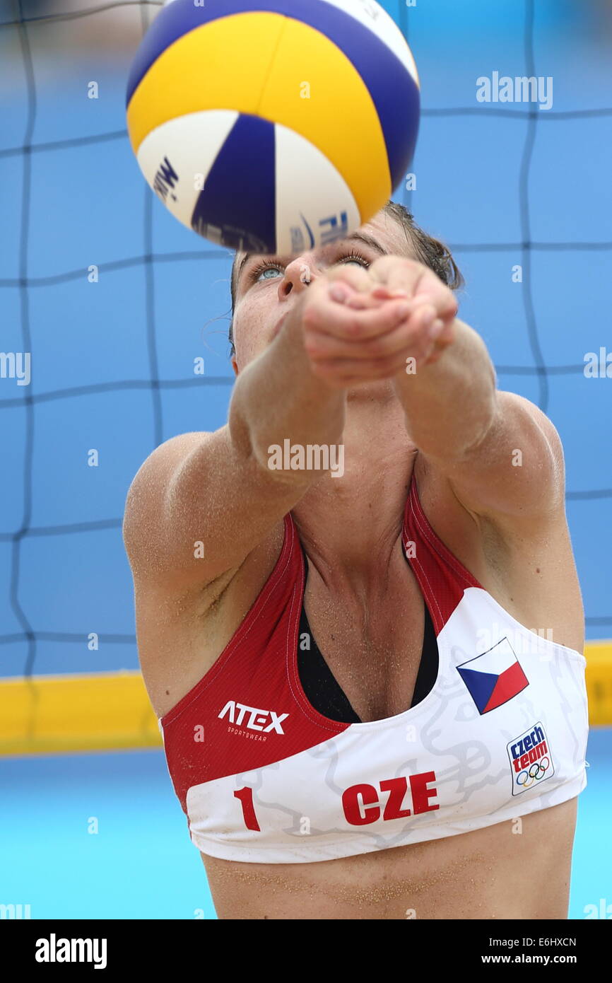 Beach volleyball china hi-res stock photography and images - Alamy