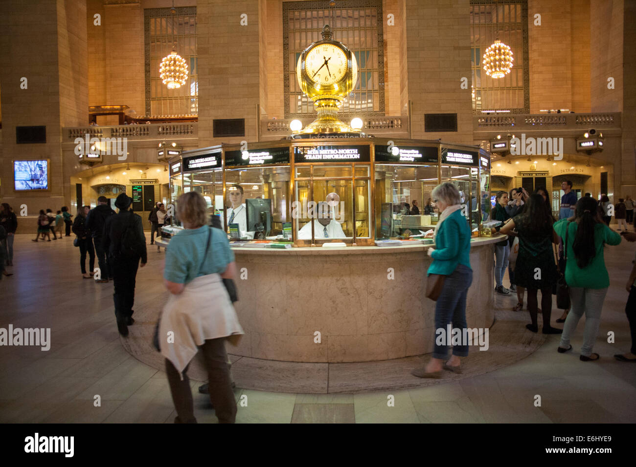 The Clock famous meeting point in Manhattan Stock Photo Alamy
