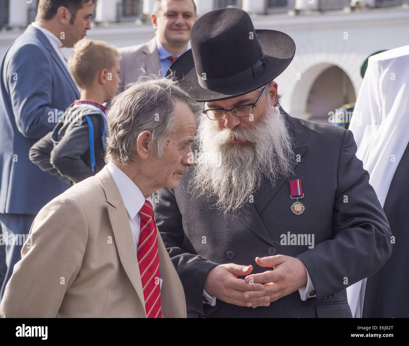 Kiev, Ukraine. 24th Aug, 2014. The leader of the Crimean Tatar people Mustafa Cemil talks with Chief Rabbi of Kiev and Ukraine Yaakov Dov Bleich -- In Kiev, the first time in five years, was the official military parade. The sixth in the history of independent Ukraine. In the parade was attended by members of the armed forces and was featured modern military equipment. Credit:  Igor Golovniov/ZUMA Wire/Alamy Live News Stock Photo