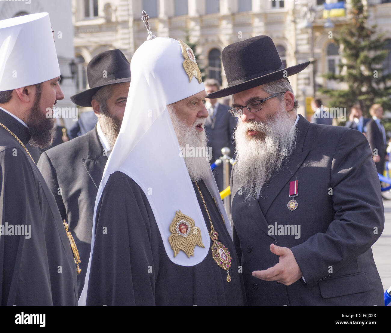 Kiev, Ukraine. 24th Aug, 2014. Primate of the Ukrainian Orthodox Church Patriarch Filaret talks with Chief Rabbi of Kiev and Ukraine Yaakov Dov Bleich -- In Kiev, the first time in five years, was the official military parade. The sixth in the history of independent Ukraine. In the parade was attended by members of the armed forces and was featured modern military equipment. Credit:  Igor Golovniov/ZUMA Wire/Alamy Live News Stock Photo