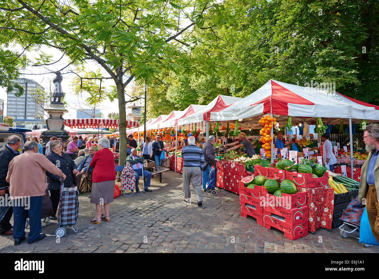 Market In St Paul's Square Bedford Bedfordshire UK Stock Photo