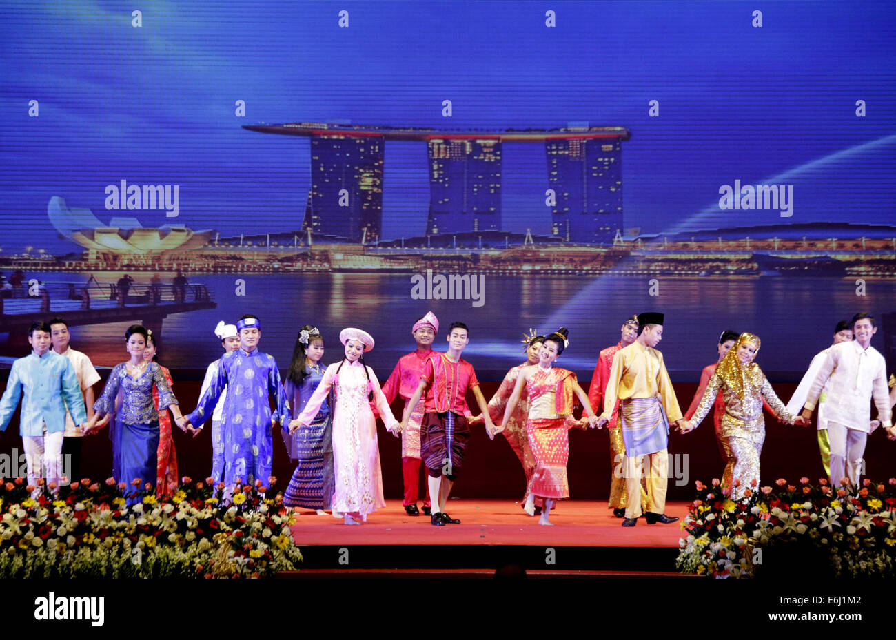 Nay Pyi Taw, Myanmar. 25th Aug, 2014. Artists perform during the opening ceremony of the 46th ASEAN Economic Ministers' Meeting and related meetings at Myanmar International Convention Center in Nay Pyi Taw, Myanmar, on Aug. 25, 2014. Credit:  U Aung/Xinhua/Alamy Live News Stock Photo