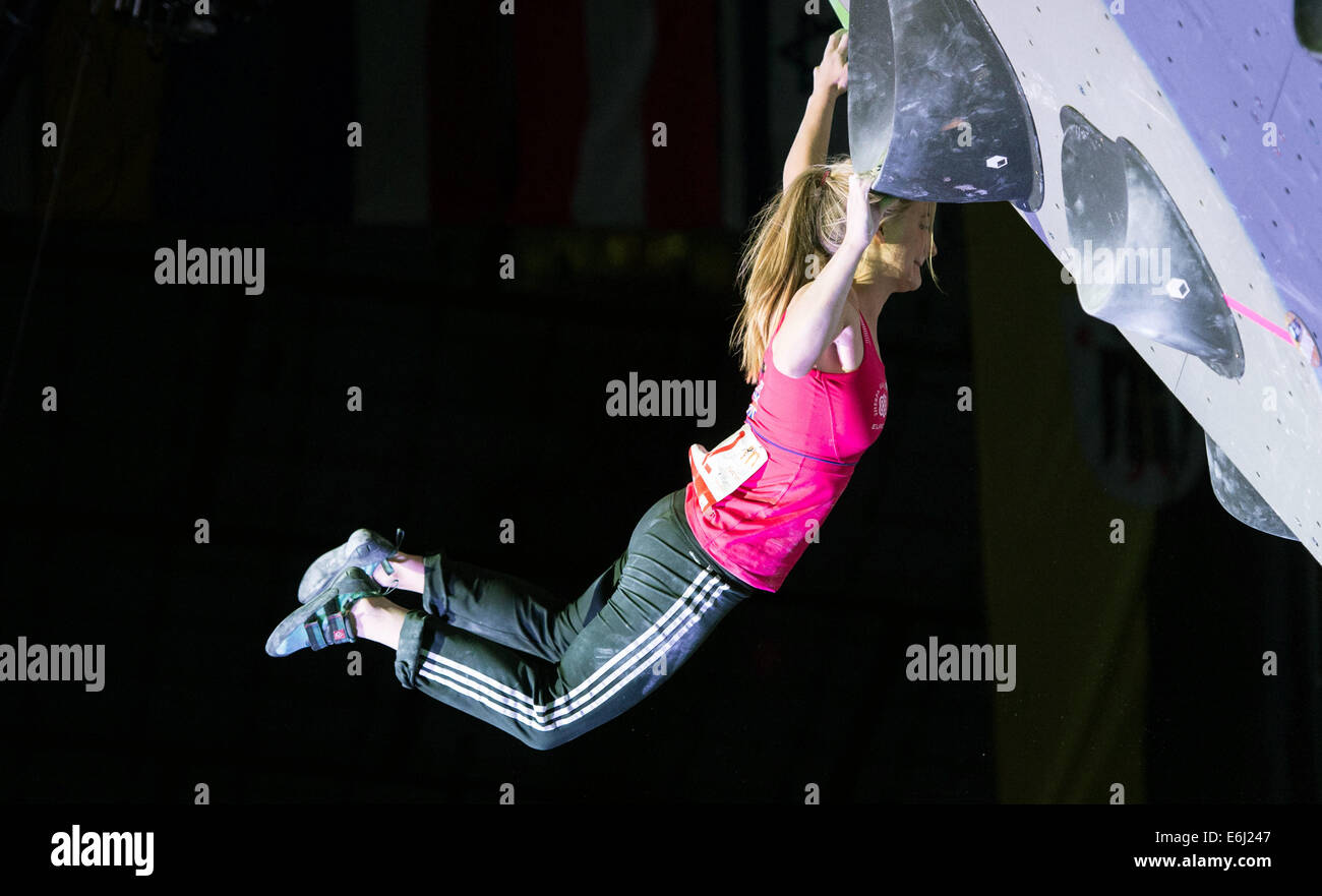 Shauna Coxsey from Great Britain climbs during the World Bouldering Championships in Munich, Germany, 23 August 2014. Bouldering is a form of rock climbing without the use of ropes in small heights. More than 200 athletes from 40 countries competed for the title. Photo: Lukas Barth/dpa Stock Photo