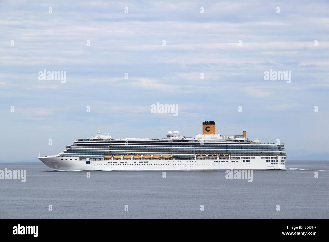 Costa Cruises Luminosa, Nordfjorden, Sogn og Fjordane, Vestlandet, Norway, Scandinavia, Europe Stock Photo
