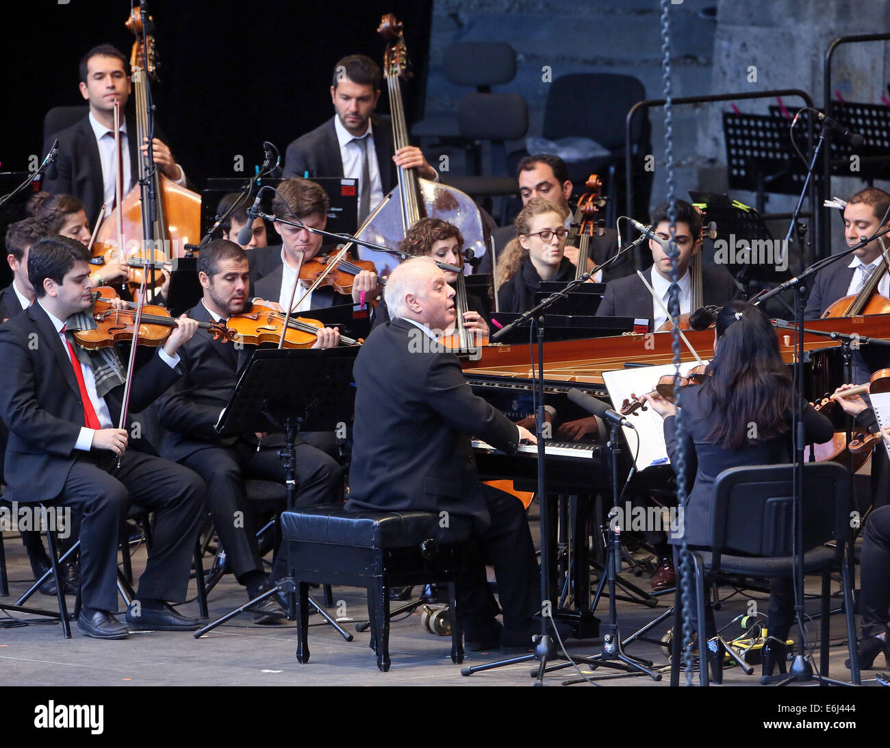 The West-Eastern Divan Orchestra, directed by Daniel Barenboim (C), plays  pieces by Mozart and Ravel at Waldbuehne in Berlin, Germany, 24 August  2014. The orchestra was founded by Daniel Barenboim and Palestinian