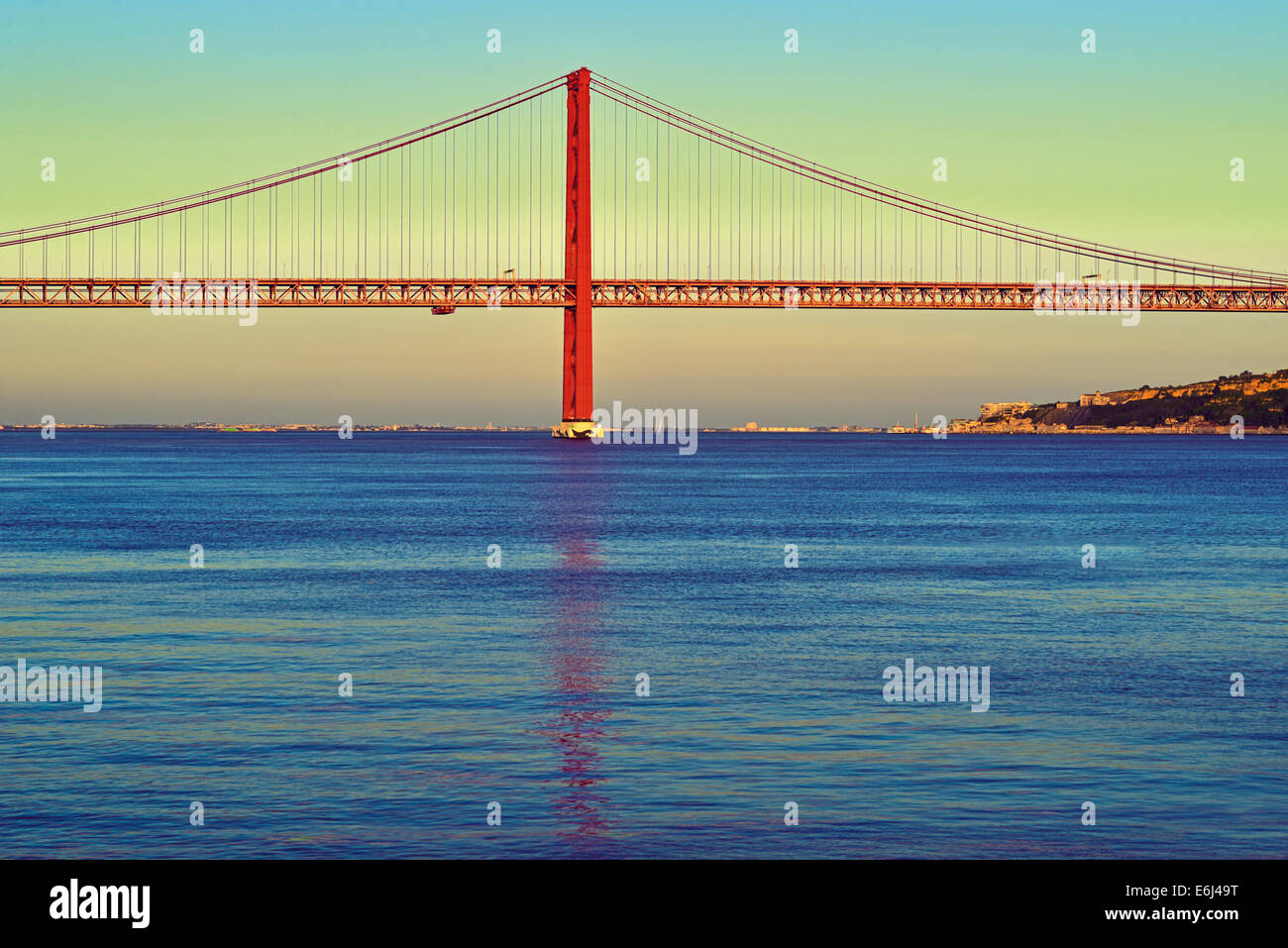 Portufal, Lisbon: Scenic evening view of the red bridge Ponte 25 de Abril Stock Photo
