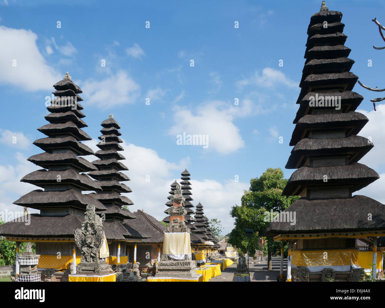 Temples and pagoda hi-res stock photography and images - Alamy