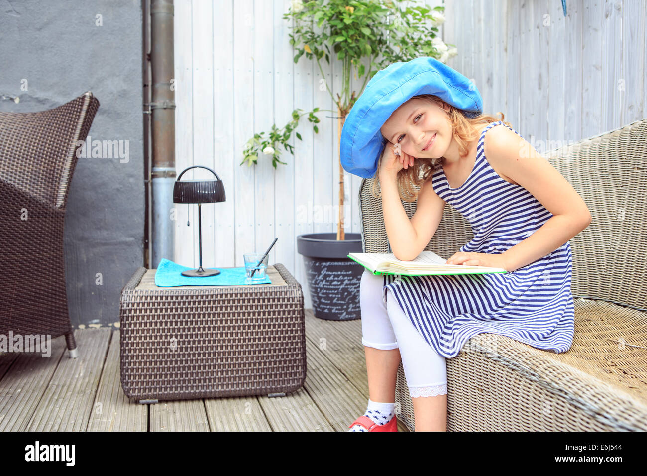Outdoor teenager hi-res stock photography and images - Alamy