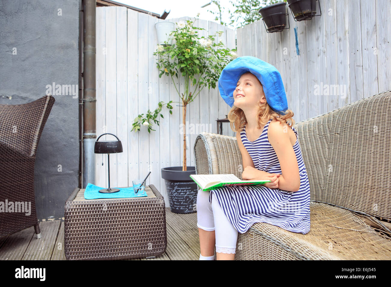 Outdoor teenager hi-res stock photography and images - Alamy