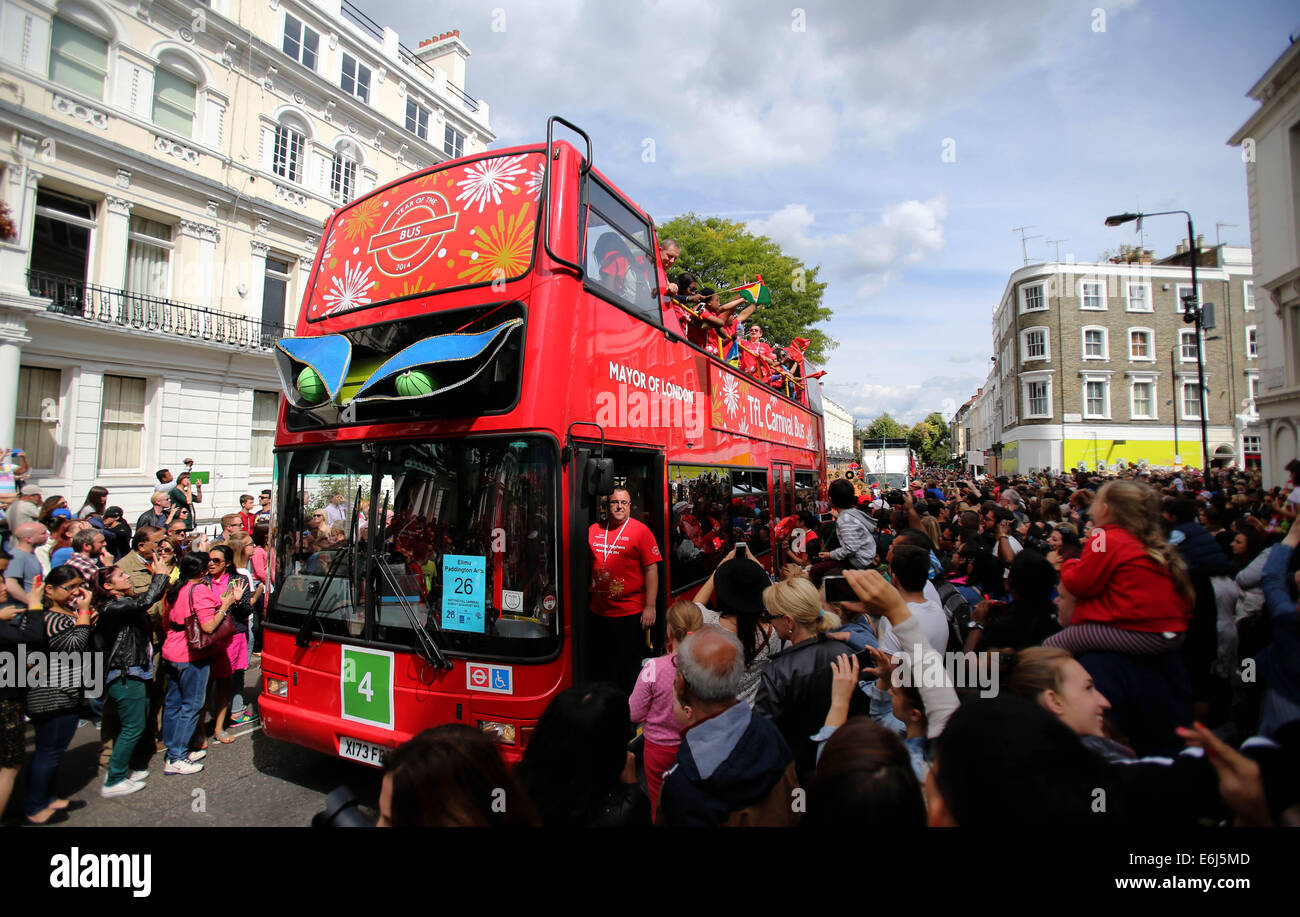 (140825) -- LONDON, Aug. 25, 2014 (Xinhua) -- Performers parade through the streets during the Notting Hill Carnival in London, Britain, on August 24, 2014. The Notting Hill Carnival is the largest street festival in Europe and was first held in 1964 by the Afro-Caribbean community. Over the bank holiday weekend, the streets come alive to bands, colourful floats and costumed performers as members of the public flood into the area to join the celebrations. (Xinhua/Han Yan) Stock Photo