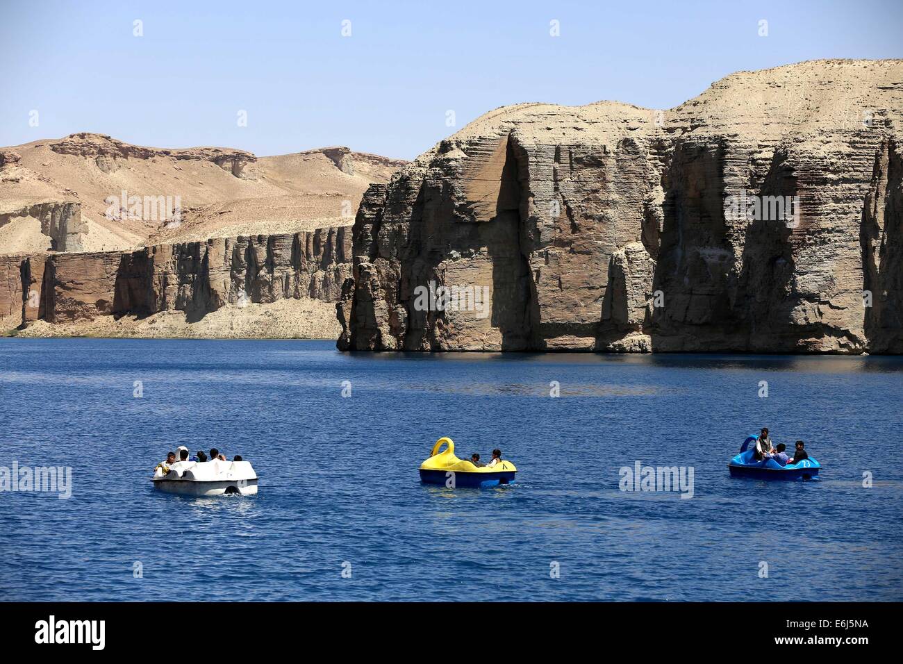 (140825) -- BAMYAN, Aug. 25, 2014 (Xinhua) -- Afghans enjoy boating in Band-e-Amir Lake in Bamyan, central Afghanistan, on Aug. 23, 2014. (Xinhua/Kamran) Stock Photo