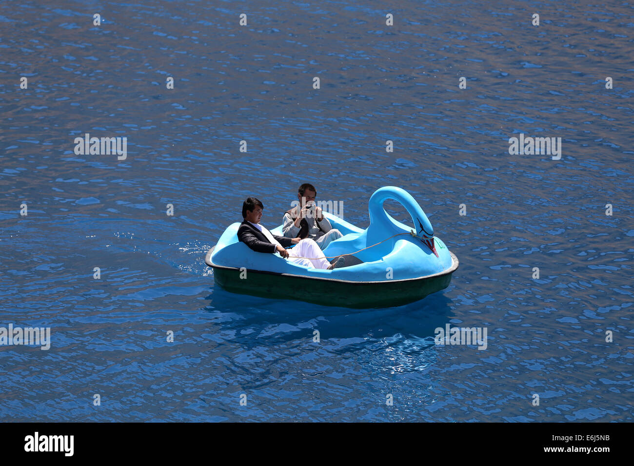 (140825) -- BAMYAN, Aug. 25, 2014 (Xinhua) -- Afghans enjoy boating in the Band-e-Amir Lake in Bamyan, central Afghanistan, on Aug. 23, 2014. (Xinhua/Kamran) Stock Photo